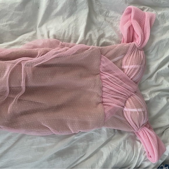 Dresses & Skirts - Sexy pink body con dress never worn!